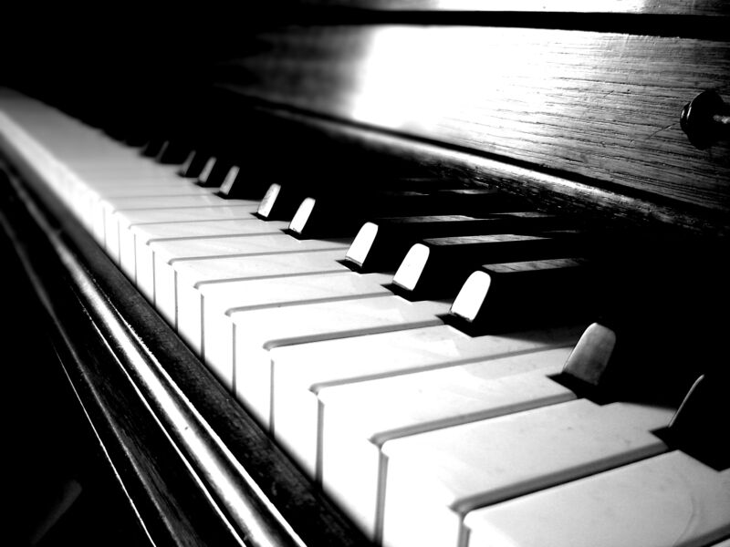 File:Piano.jpg